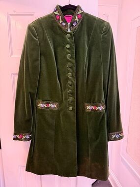 Vintage Gaisberg of Salzburg Austria Olive Green Velvet Embroidered Jacket